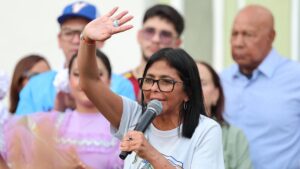 Delcy Rodríguez llega a La Haya en su primer viaje tras el secuestro de Nicolás Maduro | elperiodico.com