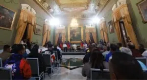 Delcy Rodríguez recibe a representantes del sector transporte