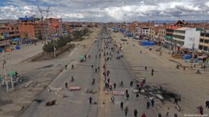 Desbloqueo de carretera deriva en disturbios en Bolivia