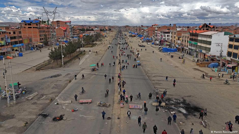 Desbloqueo de carretera deriva en disturbios en Bolivia
