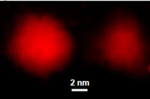 Descubren cómo se forma el polvo cósmico de las estrellas gigantes rojas