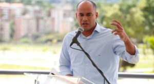 Designan a Héctor Rodríguez como comisionado para restructuración