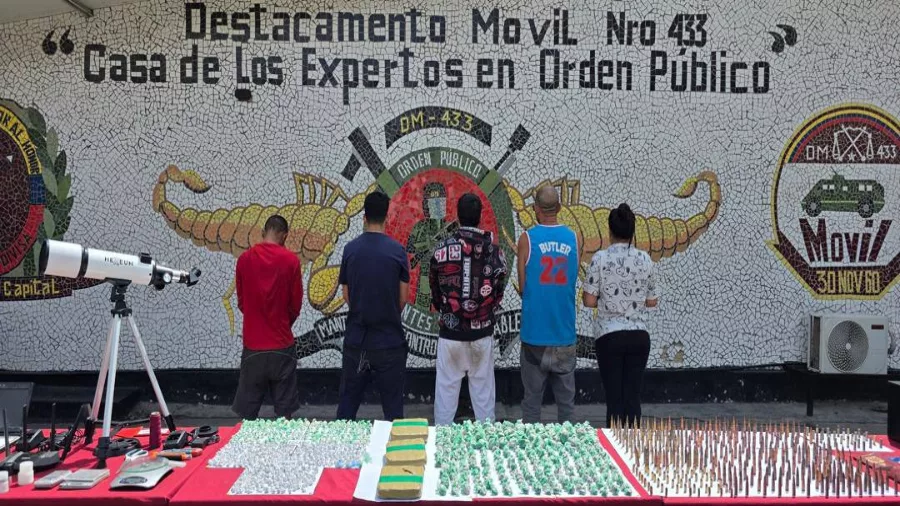 Detiene a seis personas e incauta más de dos toneladas de drogas