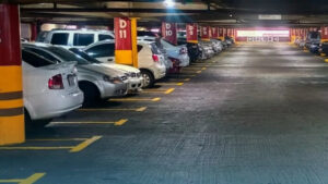 Diputado Correa aseguró que alto costo de tarifas de estacionamiento genera pérdidas en comercios