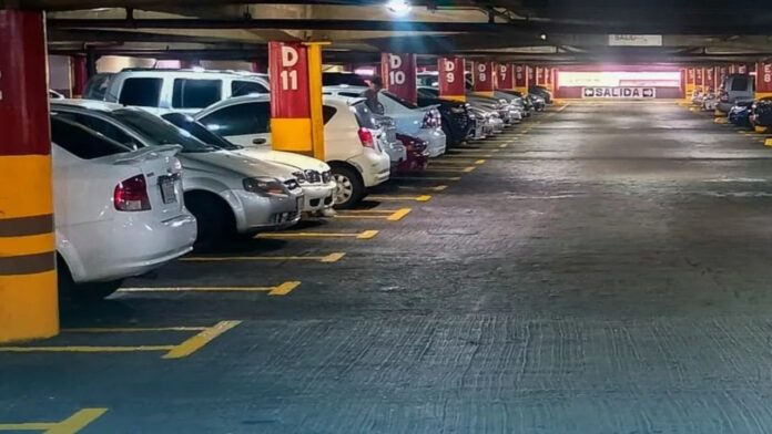 Diputado Correa aseguró que alto costo de tarifas de estacionamiento genera pérdidas en comercios
