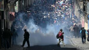 Disturbios en masiva marcha contra el gobierno de Bolivia