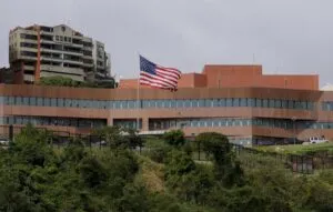 Dos aviones militares realizarán operaciones en la Embajada de EEUU en Caracas este #23May