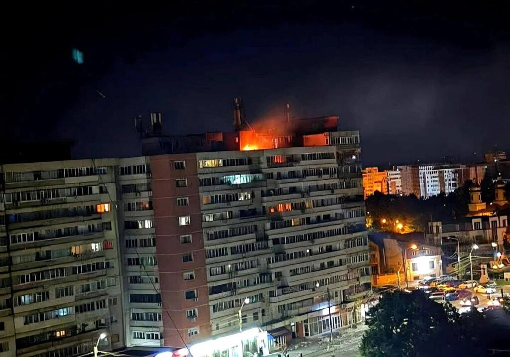 Dos heridos al impactar un dron ruso contra un edificio residencial en Rumanía
