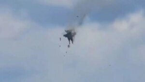 Dos jets chocan en el aire durante una exhibición