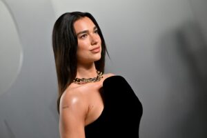 Dua Lipa demanda a Samsung por 15 millones de dólares por usar su imagen para vender televisores