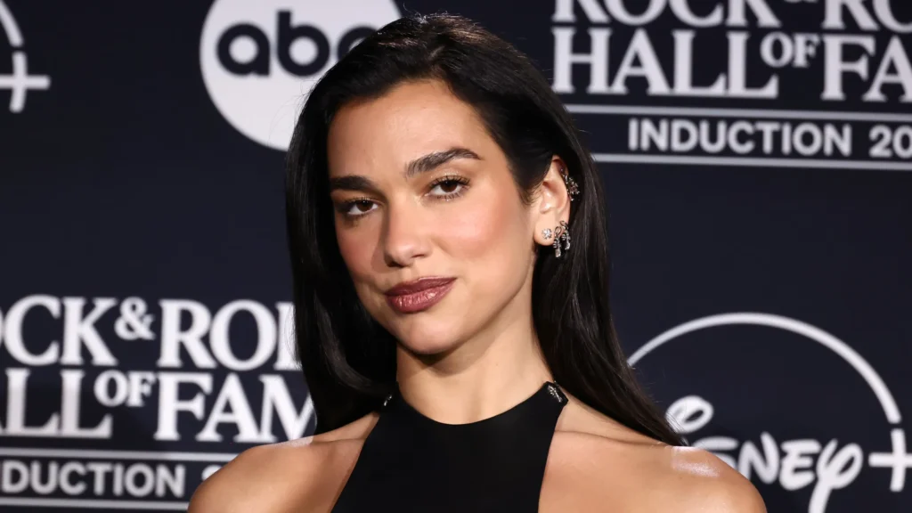 Dua Lipa prepara su boda en Sicilia para principios de junio, según medios italianos - AlbertoNews