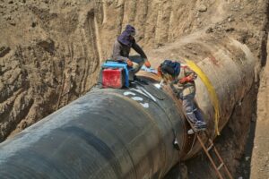EAU construirá un nuevo oleoducto para evitar el Estrecho de Ormuz