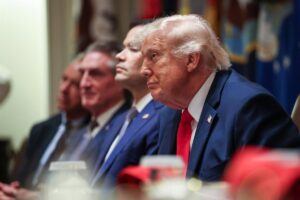 EEUU confirma un principio de acuerdo con Irán para extender la tregua y empezar a reabrir Ormuz | europapress.es