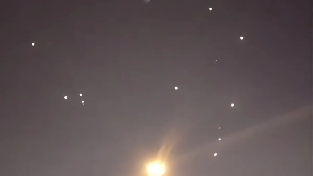 EEUU e Irán lanzaron ataques cruzados en el estrecho de Ormuz y podría peligrar un acuerdo de paz