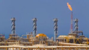 EEUU suspende sanciones al petróleo de Irán en negociaciones