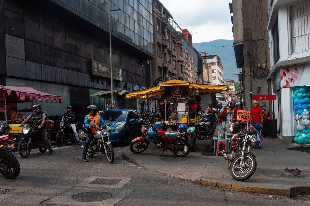 Economista apuesta por vincular el rendimiento con escalas salariales