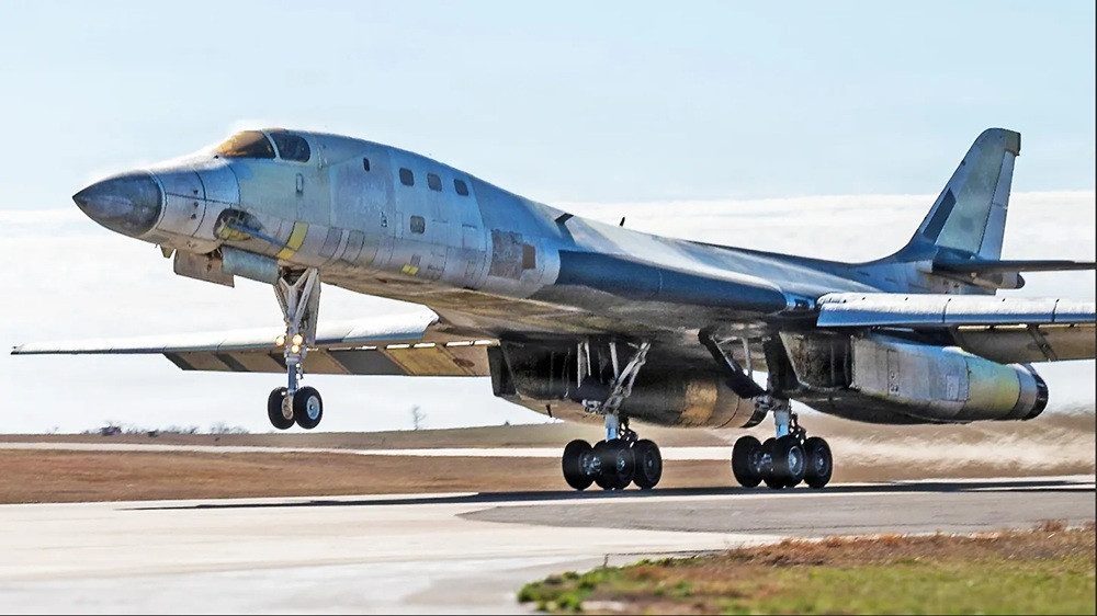 El B-1B "Apocalypse II" de la Fuerza Aérea de EEUU sale del cementerio de aviones y vuelve al servicio