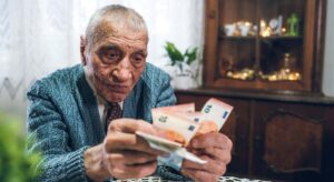 El Imserso prevé conceder una ayuda de 525 euros a los pensionistas que vivan de alquiler en 2026, pero solo si el contrato es de más de un año