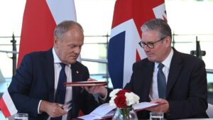 El Reino Unido y Polonia acuerdan reforzar su cooperación en seguridad y defensa frente a la amenaza de Rusia | elperiodico.com