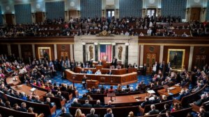 El Senado de EEUU aprobó limitar los poderes bélicos de Donald Trump contra Irán