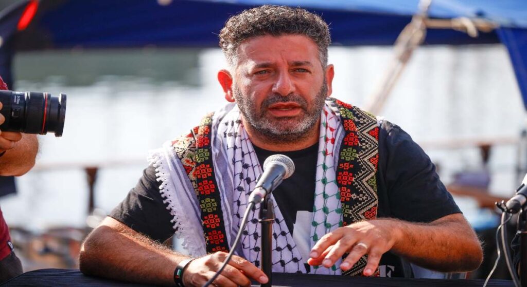 El activista español detenido por Israel denuncia torturas: Maniatado y con los ojos vendados boca abajo en el suelo