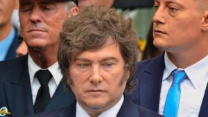El arzobispo de Buenos Aires regaña a Milei por sus «palabras hirientes» a los argentinos | elperiodico.com