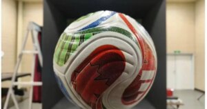 El balón del Mundial 2026 esconde un cambio desconcertante: 4 paneles, menos resistencia y una física que podría alterar los goles