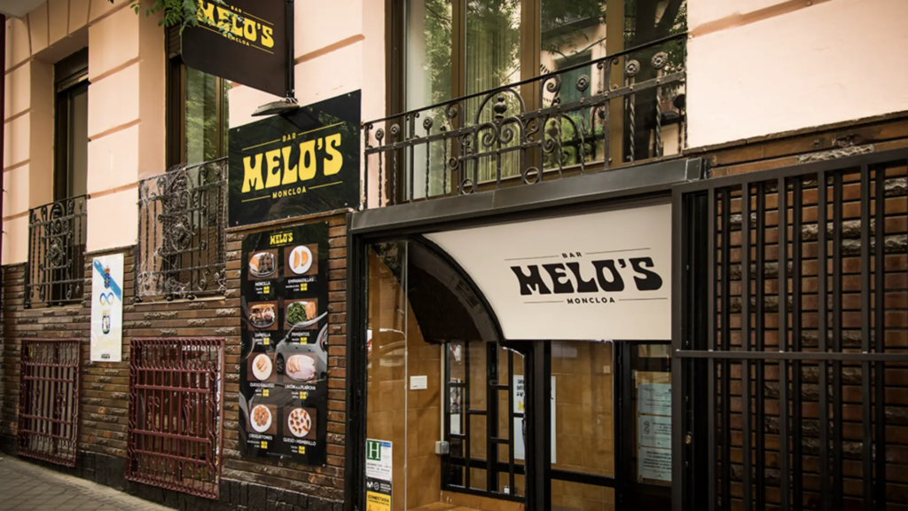 El bar en pleno centro de Madrid donde comer por menos de 15 euros: es famoso por su bocadillo llamado 'zapatilla'