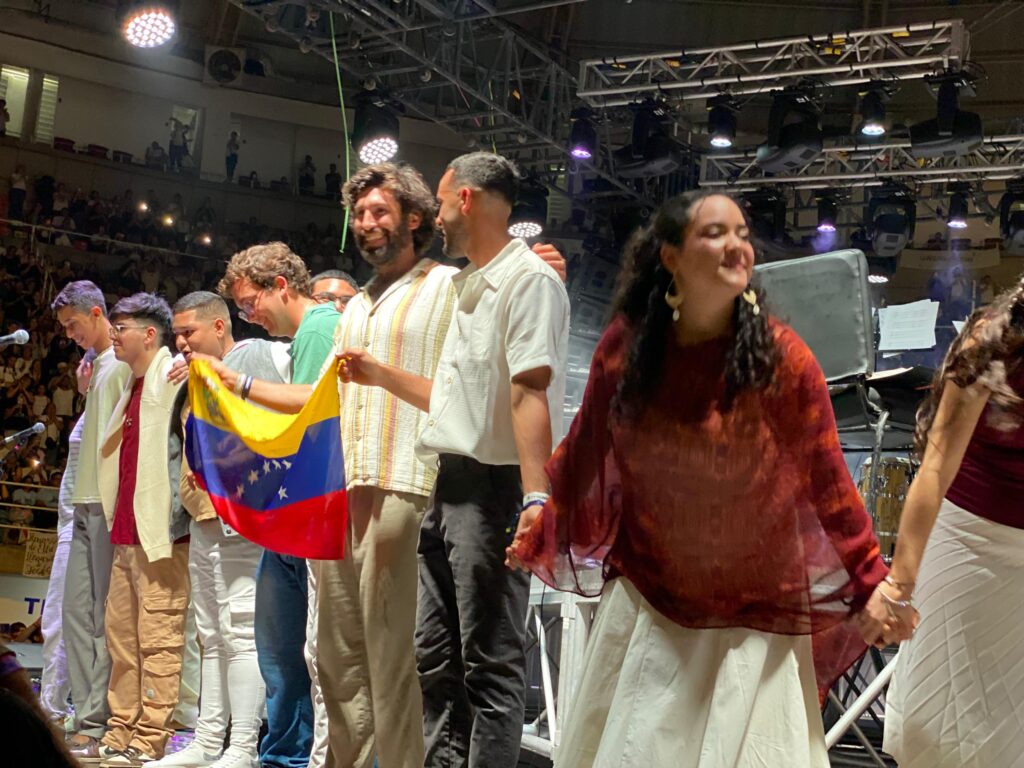 El carisma de Hakuna renueva la fe de jóvenes desde el Forum