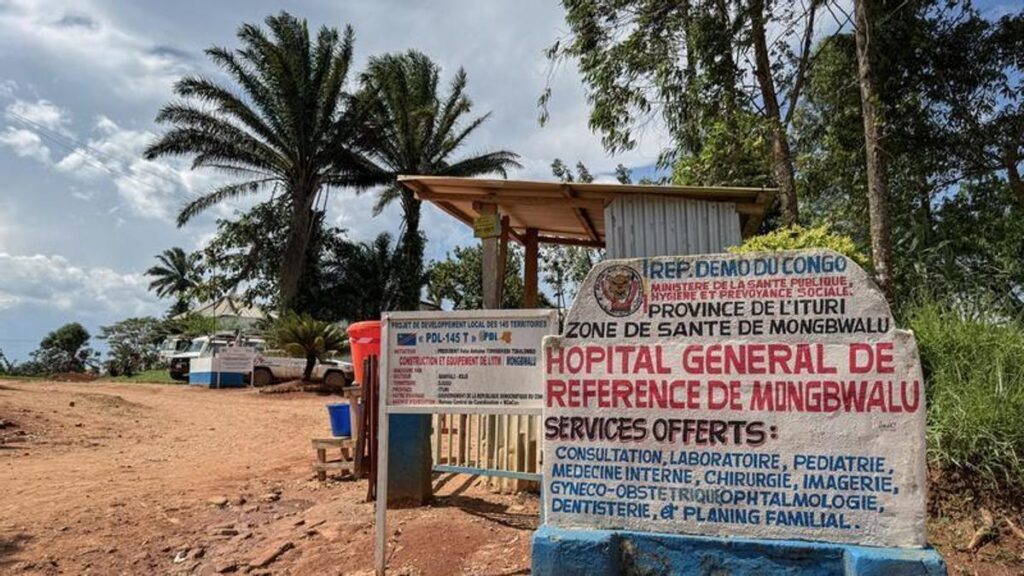 Entrada al Hospital General de Mongbwalu, donde MSF da apoyo a actividades para responder al Ébola.