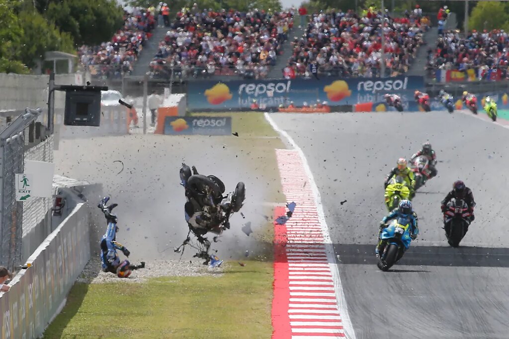 El debate que sigue al grave accidente de Álex Márquez: "Es muy feo que hayamos vuelto a la pista"