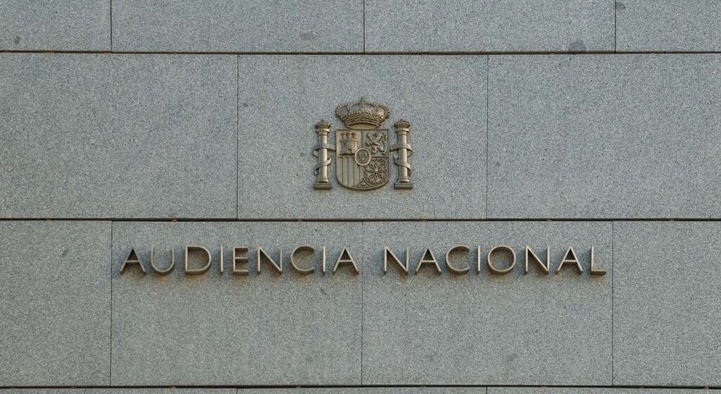 El juez emite una orden internacional para detener a Rodolfo Reyes, antiguo dueño de Plus Ultra