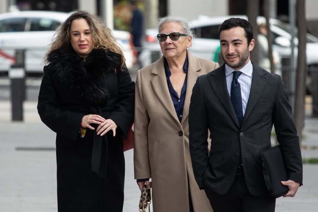 El juez sospecha que se ofreció 50.000 euros a la empresaria que dijo entregar 90.000 en Ferraz para cambiar su versión