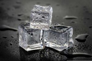 El misterio del hielo flotante: ¿Por qué el agua desafía las leyes de la física al congelarse?
