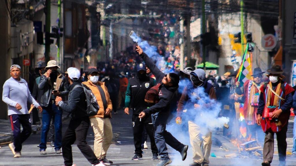 Gobierno boliviano dice que Evo Morales alienta protestas para evadir proceso judicial