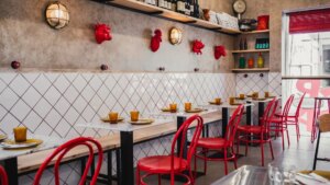 El restaurante de Barcelona cuyo ticket medio no supera los 25 euros: una cocina pensada para mancharse