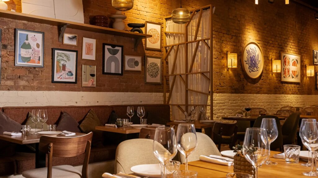 El restaurante de Barcelona que te da de cenar con tapas ilimitadas por 28 euros