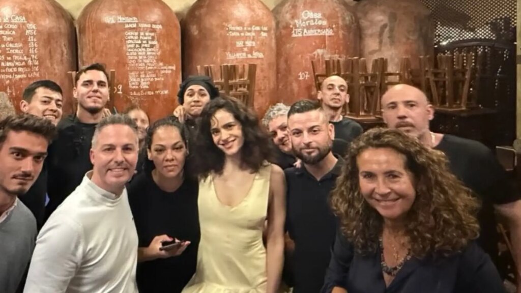 El restaurante de Sevilla a donde Rosalía siempre vuelve: una taberna tradicional de gastronomía típica