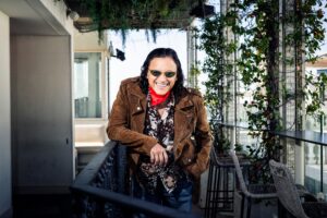 Elvis Crespo, cantante: “Con ‘Suavemente’ el alcoholismo llegó a mi vida”