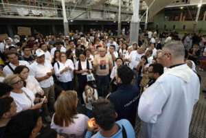 En FOTOS: vigilia en Los Palos Grandes honró la memoria de Carmen Navas y Víctor Quero