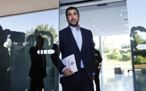 Enrique Riquelme competirá por la presidencia del Real Madrid