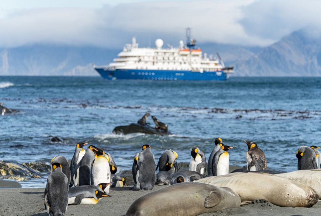 España acuerda con la OMS que el crucero con hantavirus haga escala en Canarias