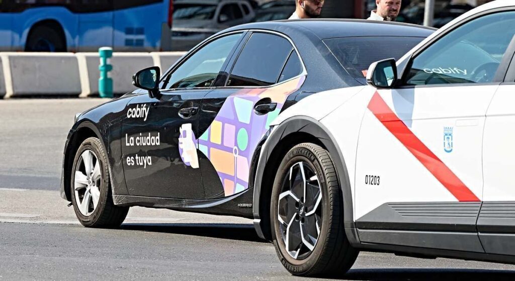España crea 805 nuevas licencias de VTC desde enero mientras destruye 2.351 de taxi