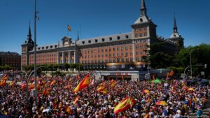 España: decenas de miles piden renuncia de Pedro Sánchez