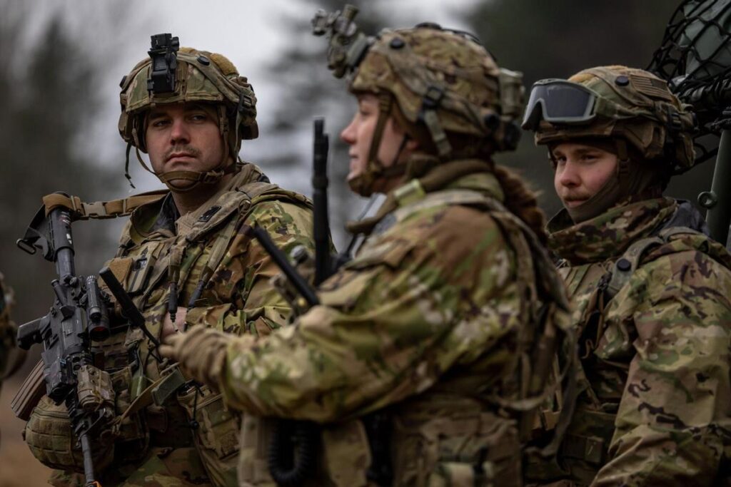 Hohenfels (Germany), 03/02/2025.- US army soldiers attend the Combined Resolve 25-1 military exercise in Hohenfels, Germany, 03 February 2025. The Combined Resolve 25-1, a US Army exercise with NATO Allies and partners, is held from from 17 January to 16 February 2025 at the US Army's Hohenfels training area. Approximately 4,000 participants are involved in the exercise, with Poland's 11th Armoured Cavalry Division operating as the High Command. Exercise is a recurring exercise designed by the U.S. Army Europe - Africa to prepare a multinational brigade for support of NATO deterrence initiatives and overall readiness of Allies and partners in a dynamic security environment. Allied and partner nations participating in Combined Resolve 25-1 are Albania, Armenia, Belgium, Georgia, Greece, Italy, Kosovo, Lithuania, Moldova, North Macedonia, Norway, Poland, Slovakia, Spain, the United States, and the United Kingdom. (Bélgica, Alemania, Grecia, Italia, Lituania, Moldavia, Noruega, Polonia, Eslovaquia, España, Reino Unido, Estados Unidos) EFE/EPA/MARTIN DIVISEK ATTENTION: This Image is part of a PHOTO SET. ATTENTION: This Image is part of a PHOTO SET