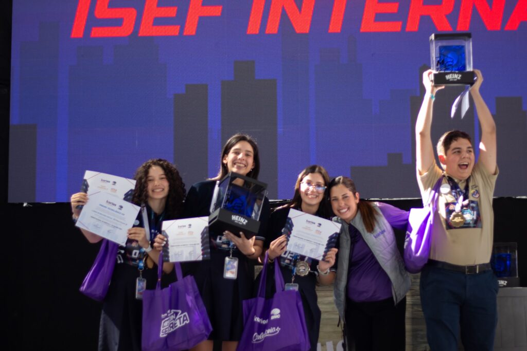 Estudiantes venezolanos compitieron en la mayor feria científica del mundo con proyectos de IA y robótica