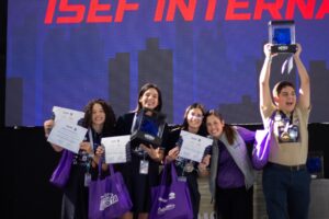 Estudiantes venezolanos compitieron en la mayor feria científica del mundo con proyectos de IA y robótica