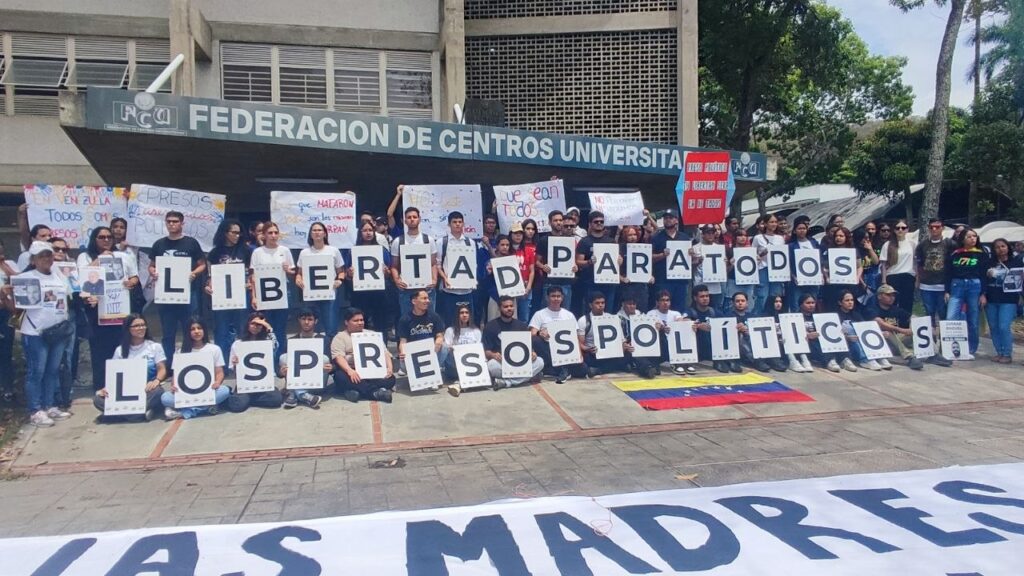 Exigen al liberación de presos políticos tras muerte de Víctor Quero