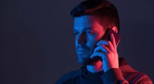 Experto en tecnología: «Así es como puedes saber si quien está detrás de una llamada es una IA»