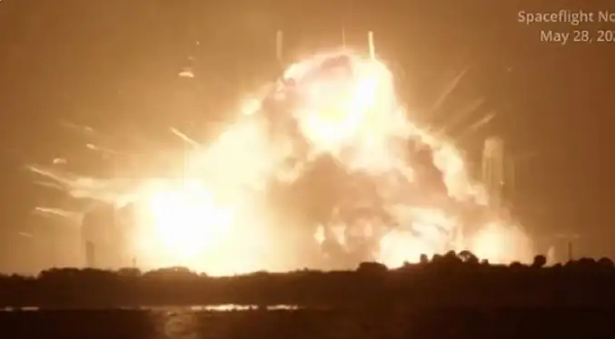 Explota cohete de Blue Origin en ensayo para misión satelital